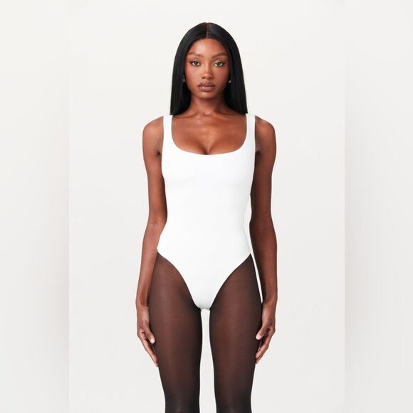 Naked Wardrobe NWT SMOOTH SCOOPED TANK BODYSUIT in White Size M - Picture 2 of 6